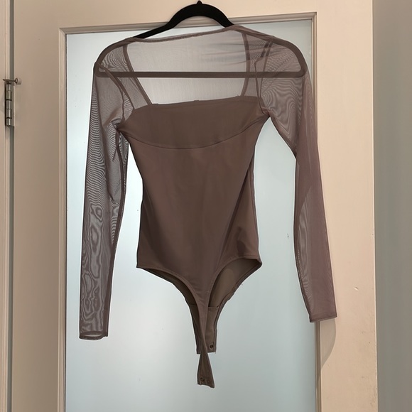 SOLD - Abercrombie and Finch Long-Sleeve Mesh Squareneck Bodysuit XS taupe - Picture 3 of 3